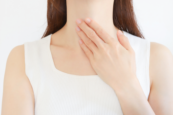 甲状腺を気にする女性